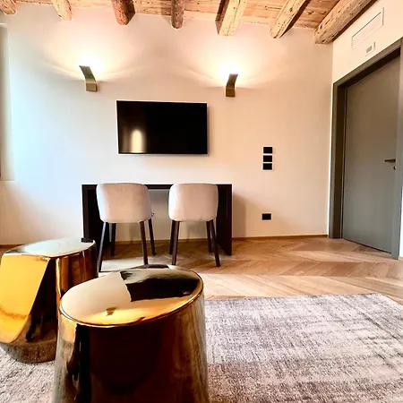 Palazzo Carpediem-prato Della Valle Apartment *